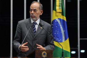 Inácio Arruda pede reunião do Congresso Nacional para a votação de vetos