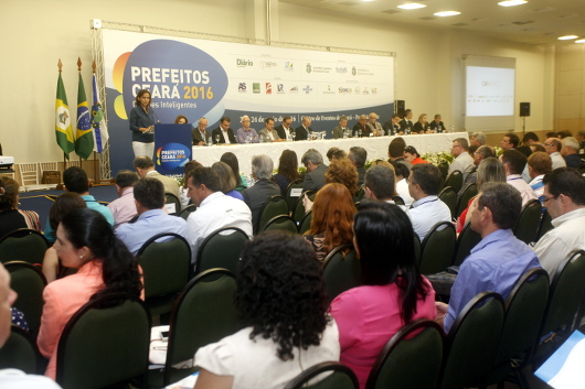 “Cidade inteligente” é tema de seminário que reúne prefeitos cearenses