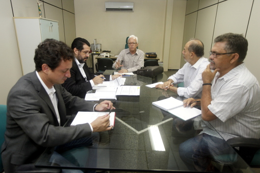 Inácio se reune com reitores das Universidades Estaduais